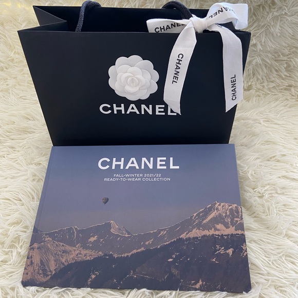 Chanel Table Book (only paper bag for sale) - Picture 1 of 1